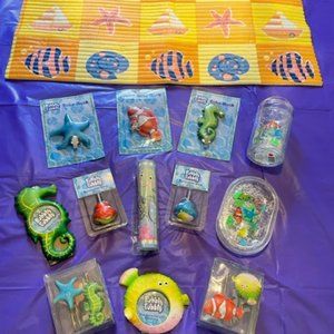 Set of 15 Kid's Bathroom Items: Hangers Soap plate Toothbrush holder Pic…